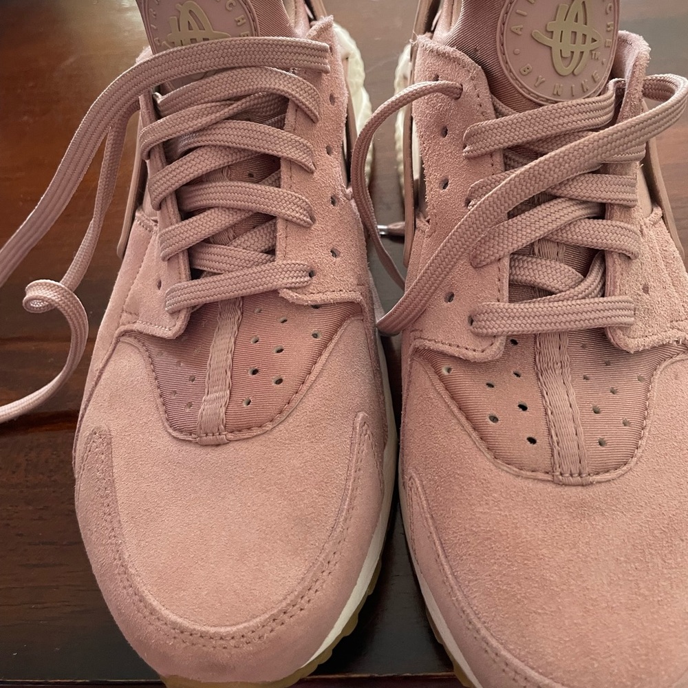 Women size 9.5 pink Nike Huraches